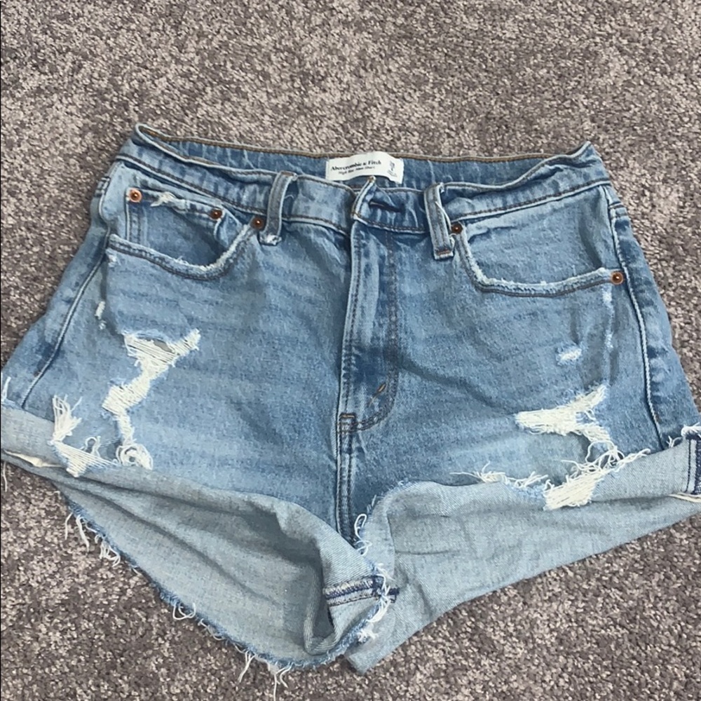 Abercrombie mid rise mom short